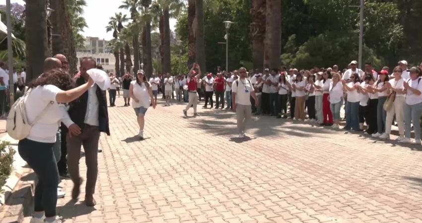 Toplu iş sözleşmesi görüşmelerinde uzlaşma sağlanamaması üzerine İzmir’de başlayan grev