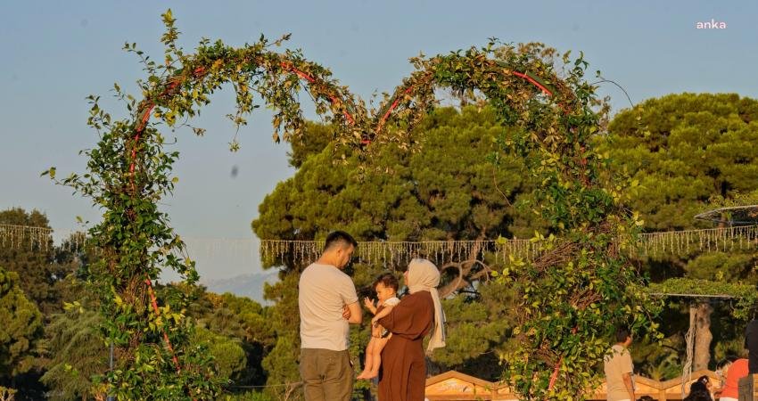 İzmir Büyükşehir Belediyesi tarafından Kültürpark’ta düzenlenen  “Yaza Merhaba Festivali” başladı.