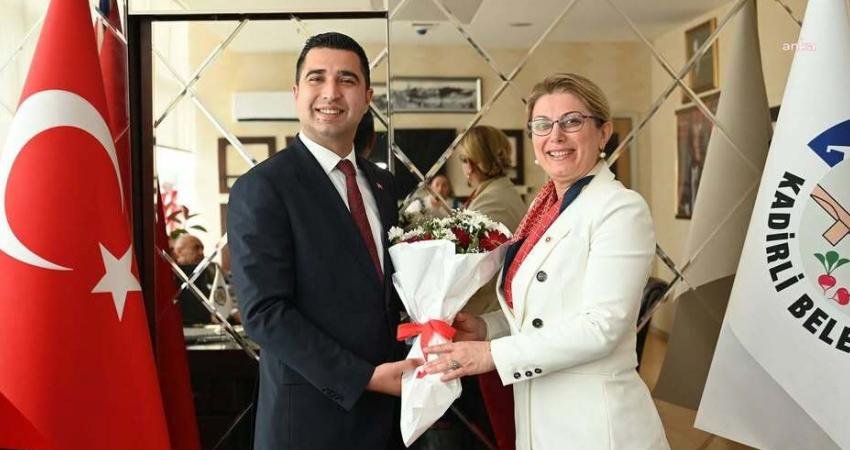 Osmaniye'de Kadirli Belediyesi'ne yönelik yapılan taşlı saldırıya tepki gösteren Cumhuriyet Halk