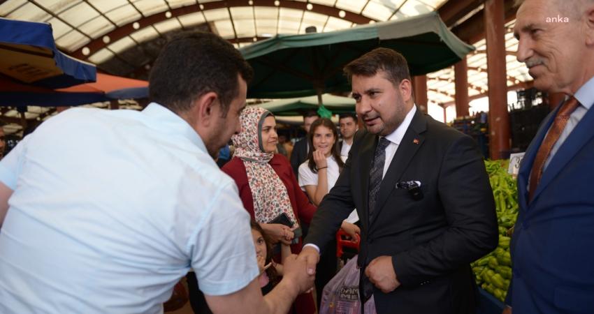 Kahramankazan Belediye Başkanı Selim Çırpanoğlu, Salı Pazarı’nı ziyaret ederek hem