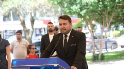 Vatandaşlarla bayramlaşan Kahramankazan Belediye Başkanı Selim Çırpanoğlu, “Kahramankazanlı hemşehrilerimizle beraber