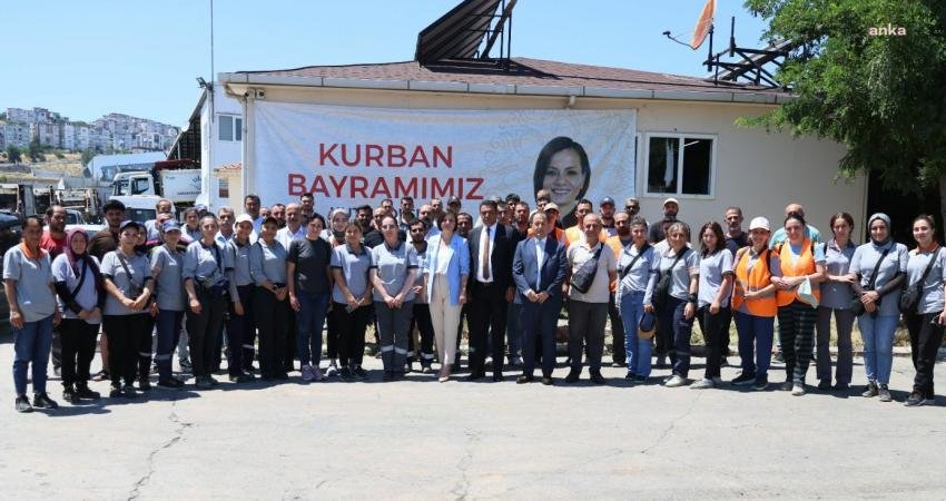 Karabağlar Belediye Başkanı Helil Kınay, Kurban Bayramı öncesinde belediye personeliyle