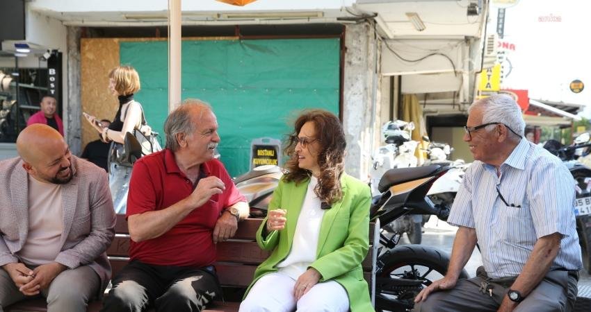 Karşıyaka Belediye Başkanı Yıldız Ünsal, ilçedeki taksi duraklarını ziyaret ederek