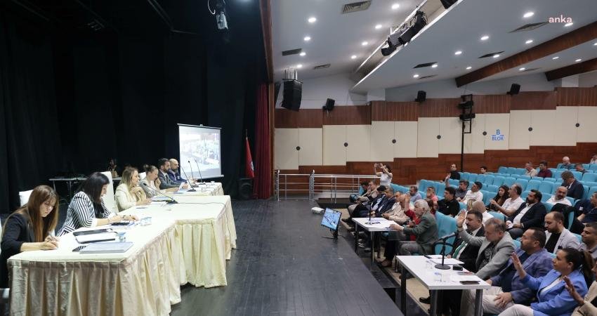 Konak Belediye Meclisi'nde konuşan Belediye Başkanı Nilüfer Çınarlı Mutlu, İzmir