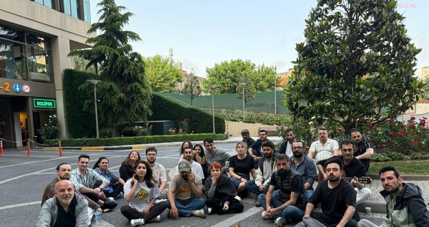 Maaşları ve yemek paraları ödenmeyen KRT emekçilerinin direnişi sürüyor. Emekçiler,