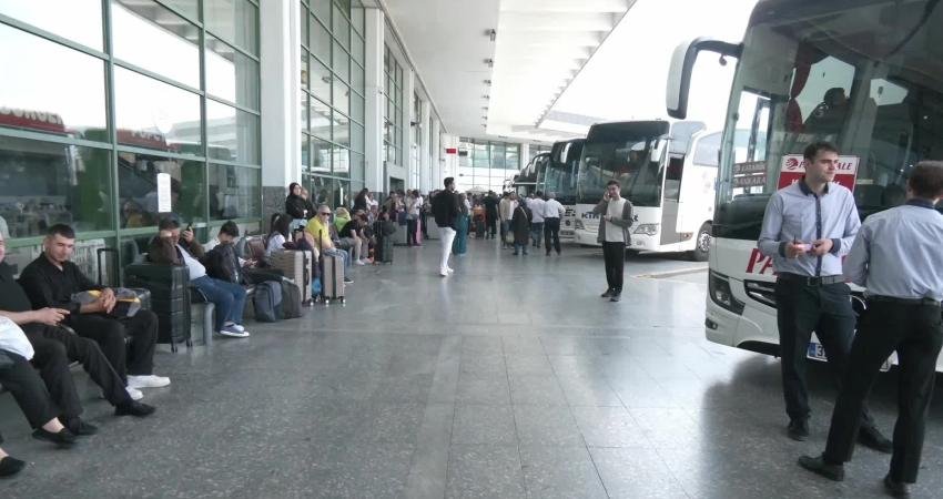 Kurban Bayramı'nı memleketinde geçirmek isteyen yurttaşlar otobüs bileti fiyatlarından şikayetçi.