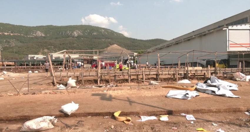 İzmir’in Bornova ilçesinde bulunan kurbanlık pazarında bayramın ilk gününün hareketliliği