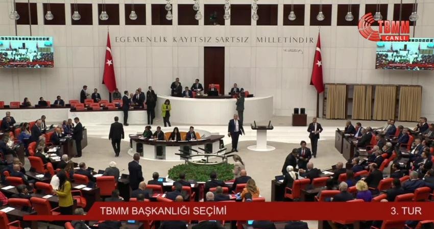 TBMM Genel Kurulu’nda yapılan üçüncü tur oylama sonucunda AKP’nin adayı