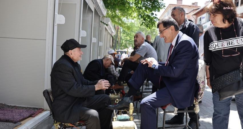 Kütahya Belediyesi tarafından ayakkabı boyacılarının daha sağlıklı ve güvenli koşullarda