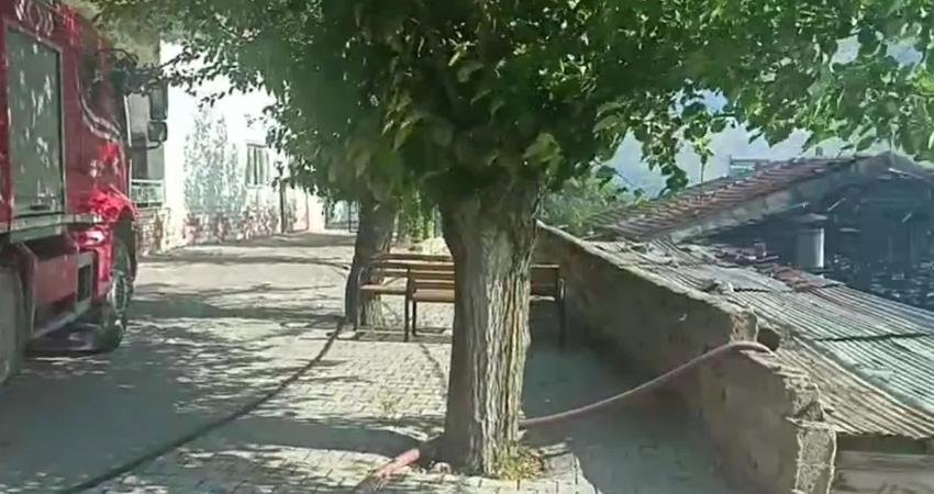 Malatya’nın Kale ilçesi Üçdeğirmen mevkiinde çıkan örtü yangınına Malatya Büyükşehir