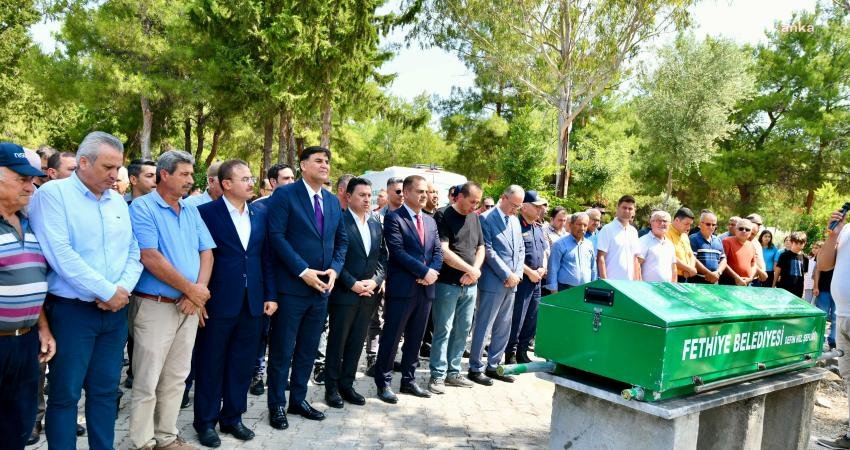 Muğla’nın Marmaris açıklarında meydana gelen 5,8 büyüklüğündeki depremin ardından Fethiye’de