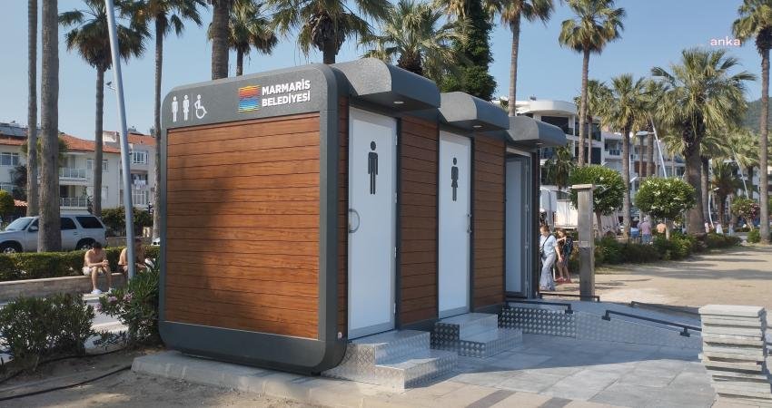 Marmaris Belediyesi merkez halk plajındaki eski tuvalet, duş ve soyunma