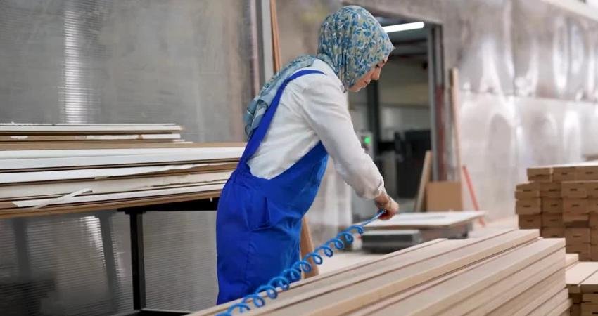 Mersin Büyükşehir Belediyesi’nin “Mersinli Kadın Ustalar” projesiyle, kadınlar teknik alanlarda