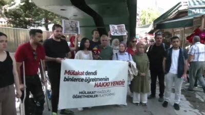  Mülakat mağduru öğretmenler, Milli Eğitim Bakanlığı (MEB) önünde açıklama yaptı.