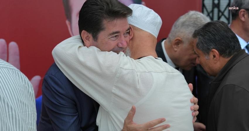 Ortahisar Belediye Başkanı Ahmet Kaya, belediyede düzenlenen bayramlaşma programında birlik