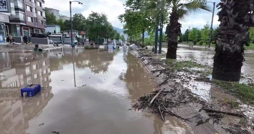 Ortahisar Belediye Başkanı Ahmet Kaya, ilçede etkili olan şiddetli yağışın