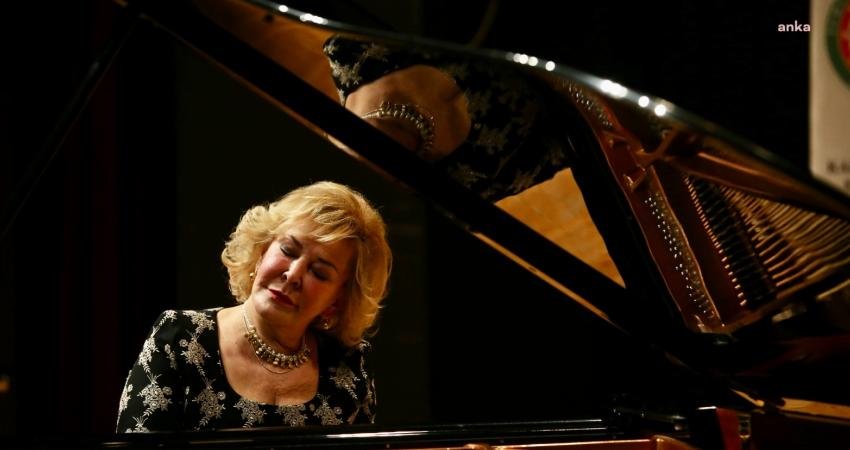 Yıl boyunca Karşıyaka Oda Orkestrası’nın (KODA) konserlerine ev sahipliği yapan