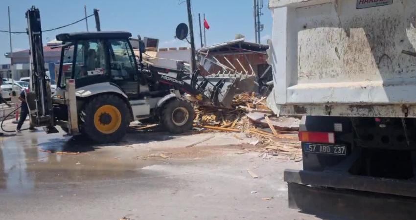 Sinop'ta mevzuata aykırı olarak yapılan 5 kulübe, mahkeme kararının ardından