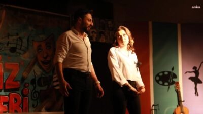 Susurluk Belediyesi Gençlik Tiyatrosu, "Artiz Mektebi" oyununu Burhaniye Reha Yurdakul Kültür