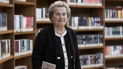 Şair Sezai Karakoç'un adına "Mona Roza" şiirini yazdığı Muazzez Akkaya