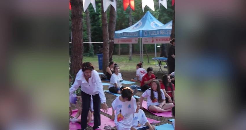 Tuzla Belediyesi, “Tuzla’da Haziran Ayı Yoga Ayı” sloganıyla Mercan Parkı’nda