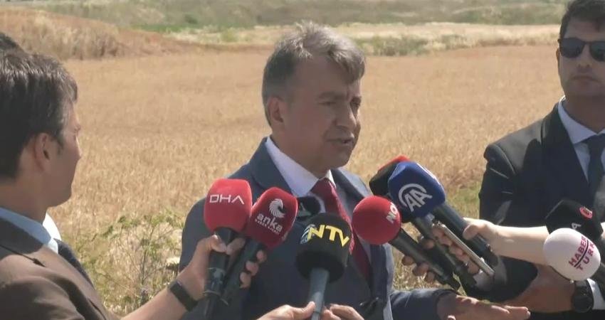 Zafer Partisi Genel Başkan Yardımcısı Azmi Karamahmutoğlu, Silivri Cezaevi önünde