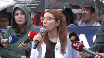 Ankara Ulus'ta bir araya gelen öğretmenler, 2024 KPSS kapsamında yapılan