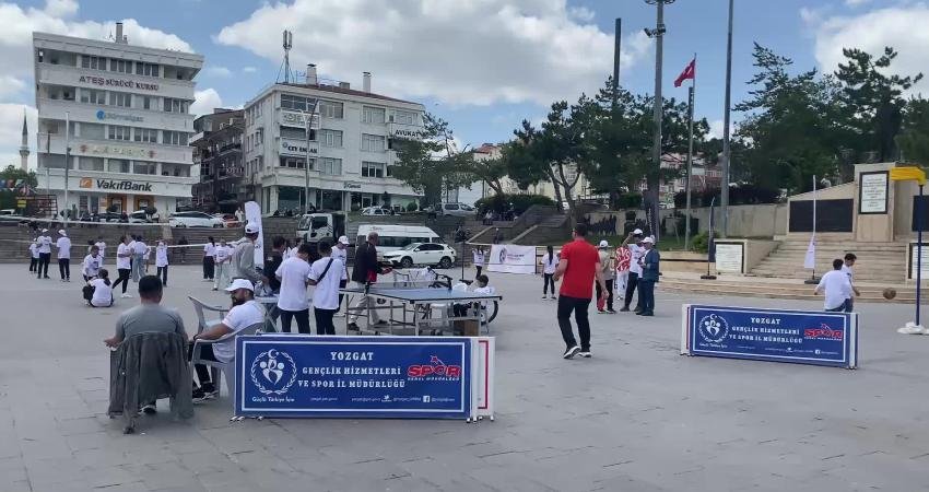 Yozgat’ta, Atatürk Anıtı’nın da bulunduğu Cumhuriyet Meydanı’nda, Yozgat Gençlik ve
