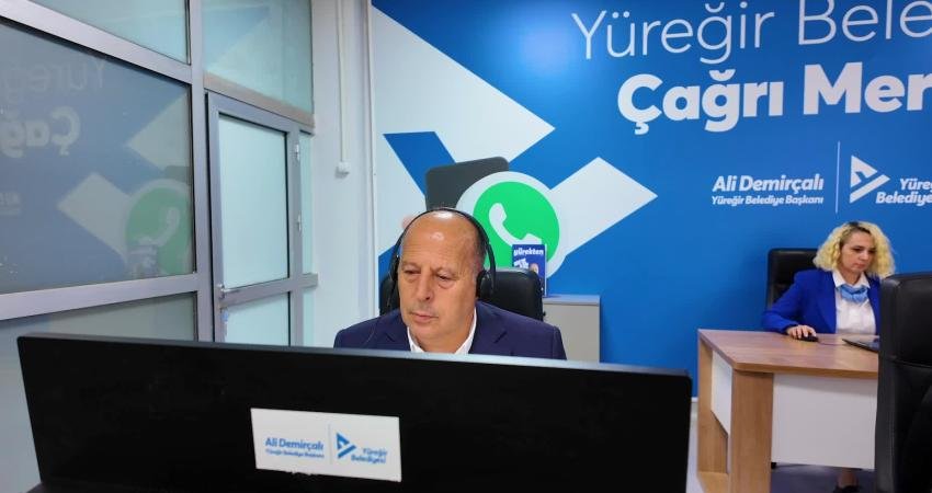 Yüreğir Belediye Başkanı Ali Demirçalı, belediyenin Çağrı Merkezi’ni ziyaret ederek