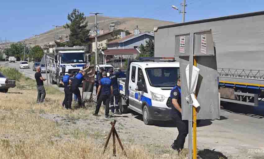 Sincan Belediyesi, şehrin estetik görünümünü bozan, çevre ve görüntü kirliliğine