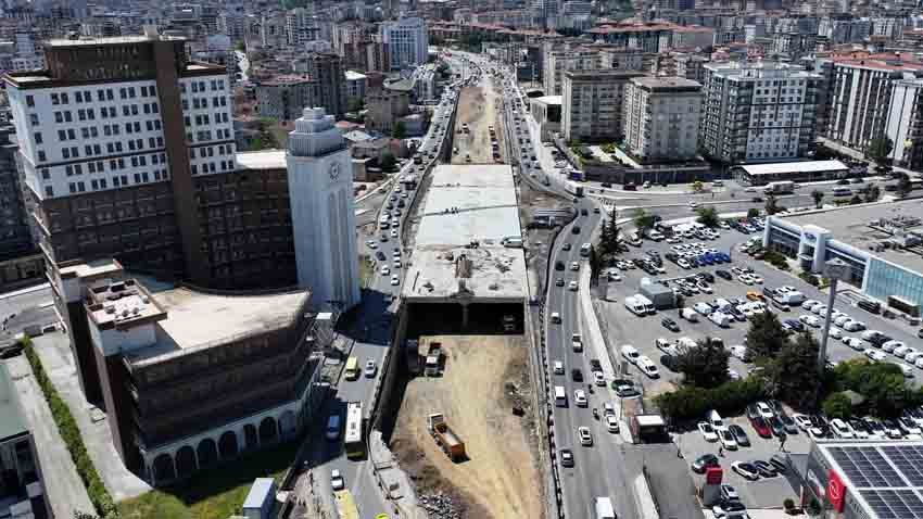 İBB tarafından başlatılan Yenidoğan Kavşağı yenileme çalışmaları hızla devam ediyor.