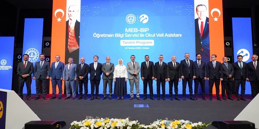Millî Eğitim Bakanı Yusuf Tekin, öğretmenlerin velilerle doğrudan iletişim kurabilmesinin