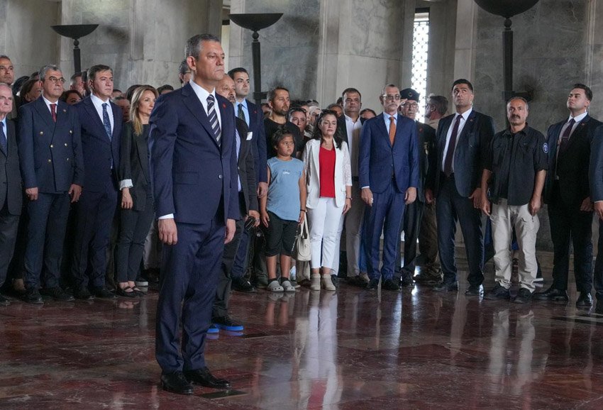 Etimesgut Belediye Başkanı Erdal Beşikcioğlu, Lozan Barış Antlaşması’nın 102. yıl
