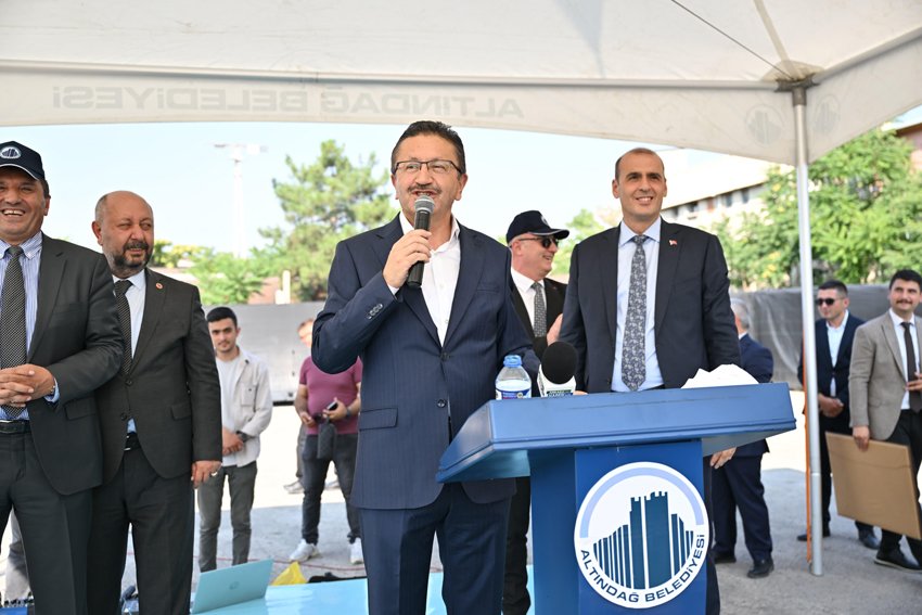 Altındağ Belediye Başkanı Dr. Veysel Tiryaki, Altındağ Belediyesi’nde görev yapan