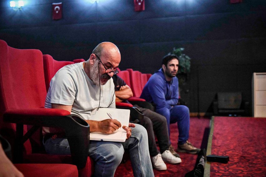 baskentte-mahallede-tiyatro-var