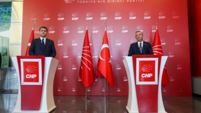 Demokrat Parti lideri Gültekin Uysal, CHP Genel Başkanı Özgür Özel'i