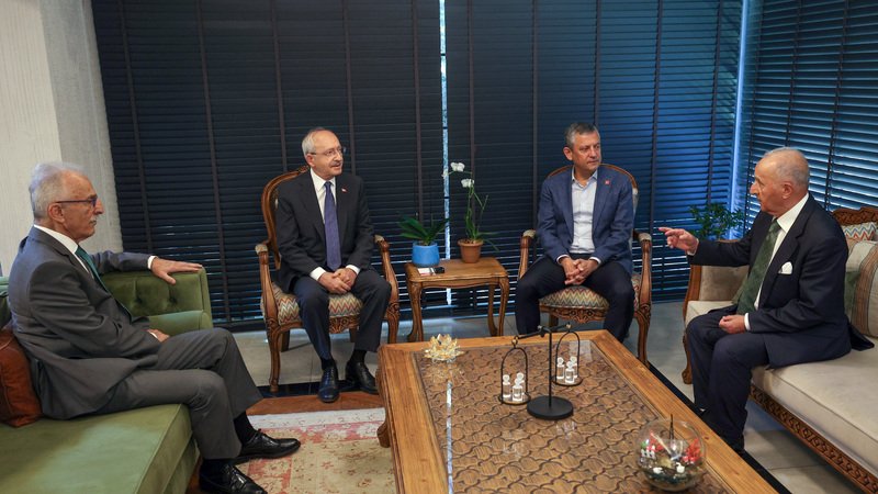 CHP Genel Başkanı Özgür Özel, ikiz kardeşi vefat eden CHP'nin