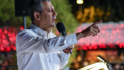 Cumhuriyet Halk Partisi Genel Başkanı Özgür Özel, Bakırköy’de gerçekleştirilen Millet