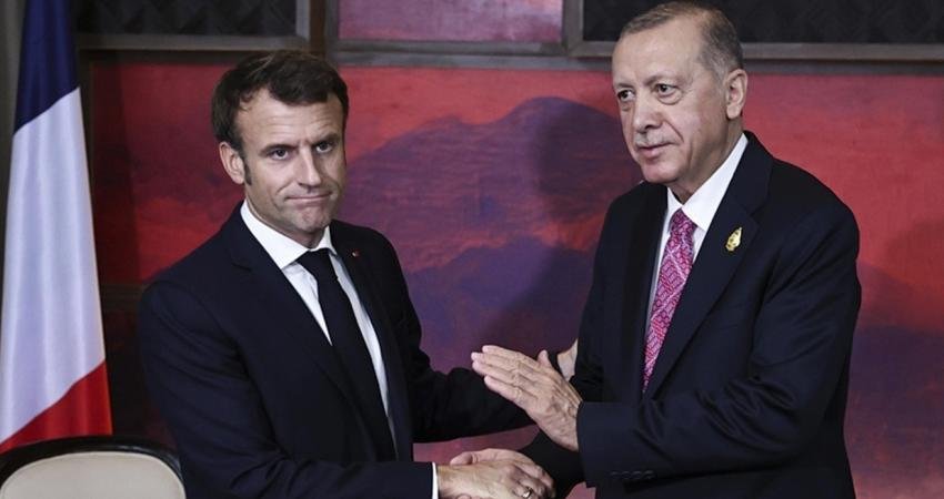 Cumhurbaşkanı Recep Tayyip Erdoğan, Fransa Cumhurbaşkanı Emmanuel Macron ile telefonda