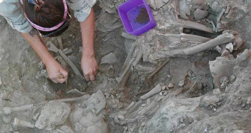 Çanakkale'nin Gökçeada ilçesindeki Uğurlu-Zeytinlik Höyüğü'nde 15 yılı aşkın süredir süren