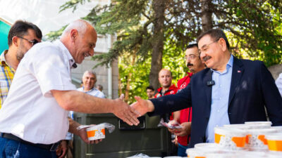 Gölbaşı Belediyesi, Muharrem ayı vesilesiyle merkezdeki camilerde vatandaşlara aşure ikramında
