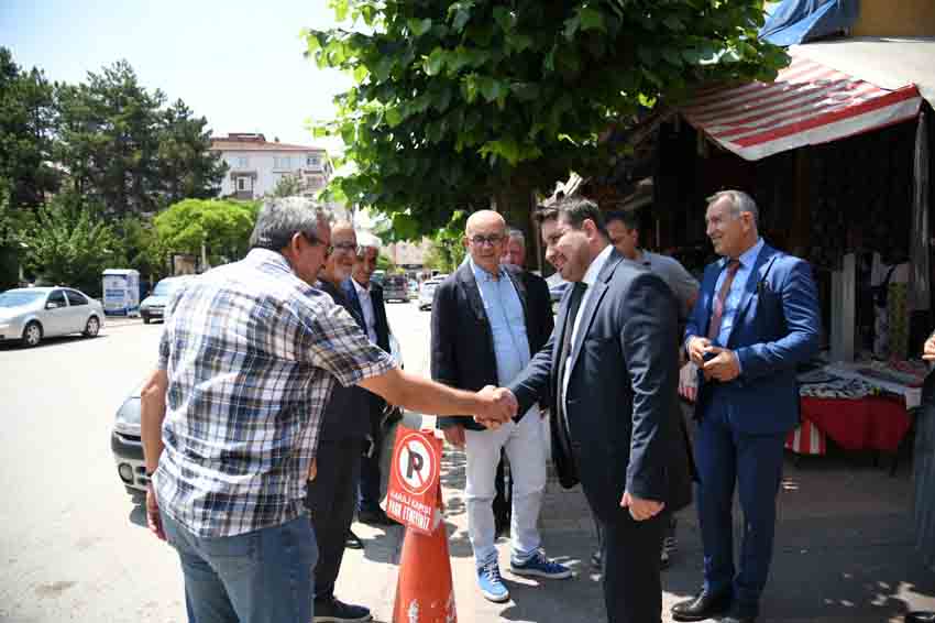 Her şey Kahramankazan için Kahramankazan Belediye Başkanı Selim Çırpanoğlu, esnaf ve vatandaşlarla bir araya