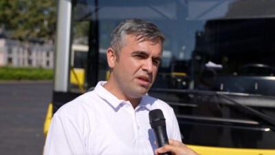 İETT seferinde rahatsızlanarak bayılan bir yolcu İETT sürücüsünün dikkati ve