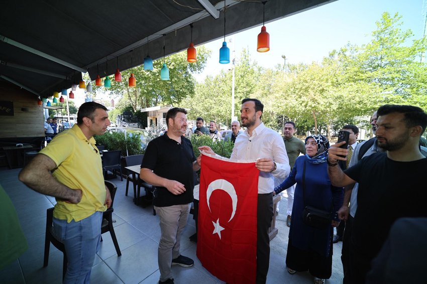 İstanbul’un dört bir yanı ay yıldızlı bayraklarla donatıldı; birlik ve