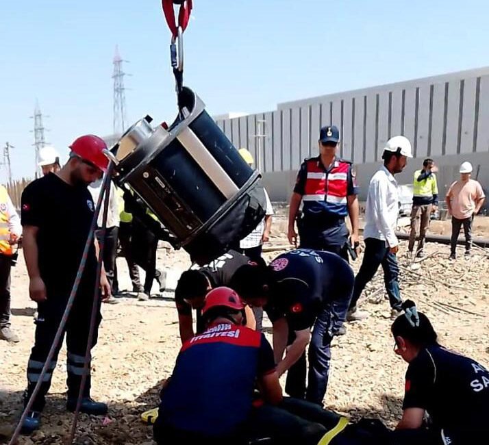 İzmir Büyükşehir Belediyesi İtfaiye Dairesi Başkanlığı ekipleri, Aliağa’da 15 metre