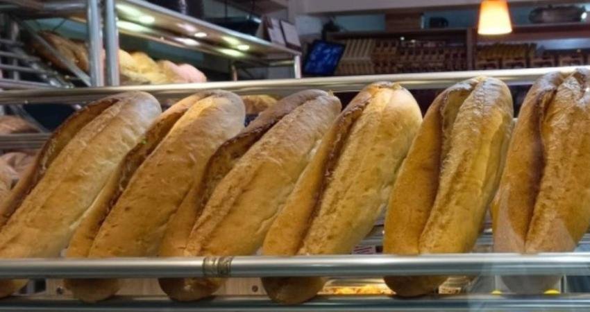 Ankara ve İzmir’de 200 gramlık ekmeğin fiyatı 15 TL’ye yükseldi.
