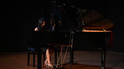 Mamak Belediyesi Musikî Muallim Mektebi’nde yıl boyunca eğitim alan piyano