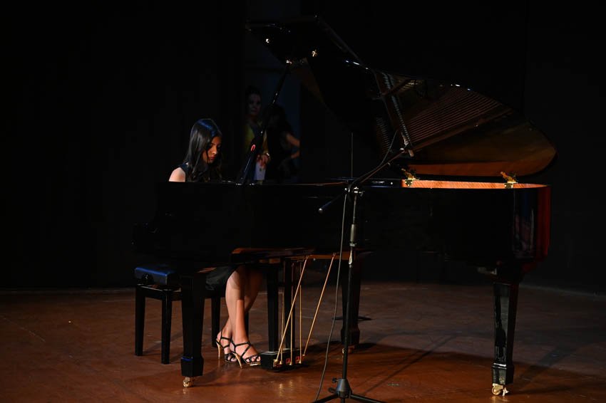Mamak Belediyesi Musikî Muallim Mektebi’nde yıl boyunca eğitim alan piyano