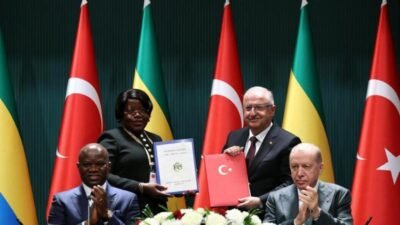 Cumhurbaşkanı Recep Tayyip Erdoğan, Cumhurbaşkanlığı Külliyesi'nde, Gabon Cumhurbaşkanı Brice Clotaire