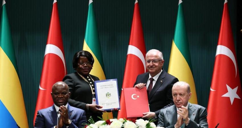 Cumhurbaşkanı Recep Tayyip Erdoğan, Cumhurbaşkanlığı Külliyesi'nde, Gabon Cumhurbaşkanı Brice Clotaire